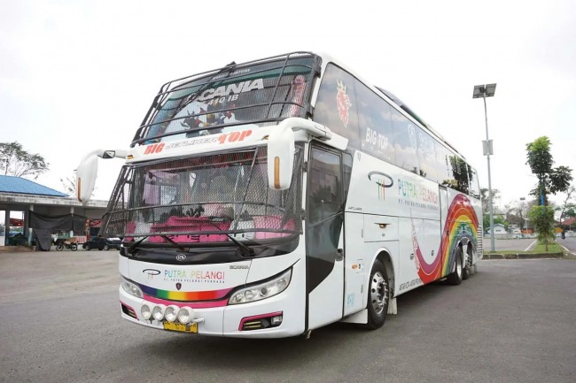 Bus Putra Pelangi